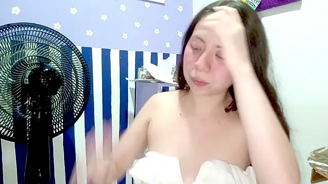PetiteIvoryQueen19 online show from 07/01/26, 04:14