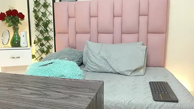 isabela ferrer  online show from 02/04/25, 04:18