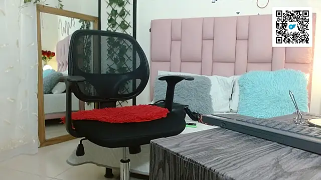 isabela ferrer  online show from 04/14/26, 01:39