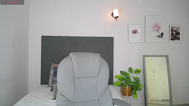 Snapshot of adhara_cortez chatting on 10/22/25, 08:30 adhara cortez online show from 10/22/25, 08:30