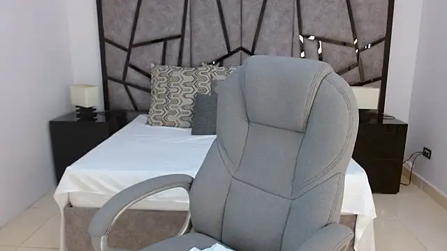 adhara cortez online show from 04/20/26, 08:32