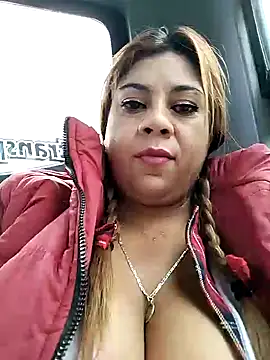 Snapshot of Laura-Hernandez chatting on 12/18/24, 02:38 Laura-Hernandez online show from 12/18/24, 02:38