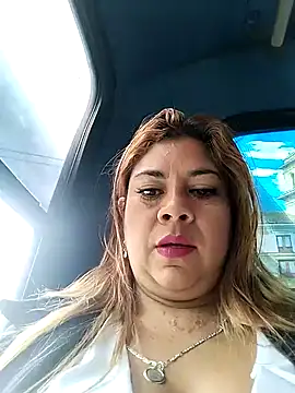 Snapshot of Laura-Hernandez chatting on 12/19/24, 03:30 Laura-Hernandez online show from 12/19/24, 03:30