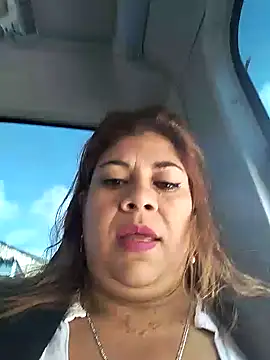 Snapshot of Laura-Hernandez chatting on 12/31/24, 02:47 Laura-Hernandez online show from 12/31/24, 02:47