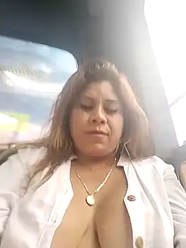 Snapshot of Laura-Hernandez chatting on 01/07/25, 07:06 Laura-Hernandez online show from 01/07/25, 07:06