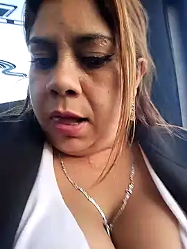 Snapshot of Laura-Hernandez chatting on 01/09/25, 10:41 Laura-Hernandez online show from 01/09/25, 10:41