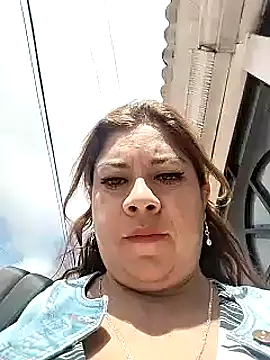 Snapshot of Laura-Hernandez chatting on 01/15/25, 07:34 Laura-Hernandez online show from 01/15/25, 07:34