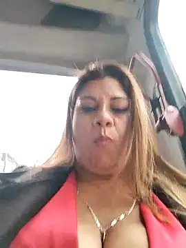 Snapshot of Laura-Hernandez chatting on 01/17/25, 07:49 Laura-Hernandez online show from 01/17/25, 07:49