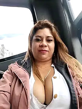 Snapshot of Laura-Hernandez chatting on 01/25/25, 08:42 Laura-Hernandez online show from 01/25/25, 08:42