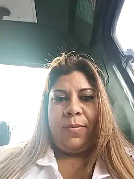 Snapshot of Laura-Hernandez chatting on 01/26/25, 07:52 Laura-Hernandez online show from 01/26/25, 07:52