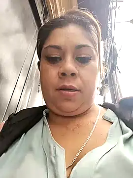 Snapshot of Laura-Hernandez chatting on 02/13/25, 05:11 Laura-Hernandez online show from 02/13/25, 05:11