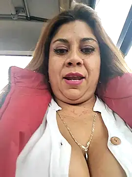 Snapshot of Laura-Hernandez chatting on 02/14/25, 09:21 Laura-Hernandez online show from 02/14/25, 09:21