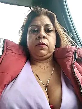 Snapshot of Laura-Hernandez chatting on 02/17/25, 10:14 Laura-Hernandez online show from 02/17/25, 10:14