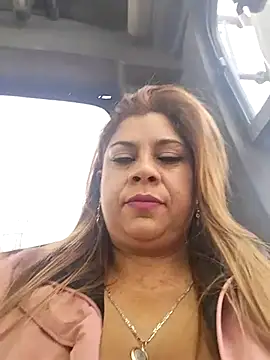 Snapshot of Laura-Hernandez chatting on 03/05/25, 10:43 Laura-Hernandez online show from 03/05/25, 10:43