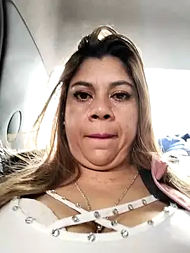 Snapshot of Laura-Hernandez chatting on 09/12/25, 02:50 Laura-Hernandez online show from 09/12/25, 02:50