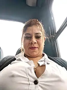 Snapshot of Laura-Hernandez chatting on 10/04/25, 02:59 Laura-Hernandez online show from 10/04/25, 02:59