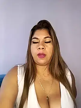 Snapshot of Laura-Hernandez chatting on 10/16/25, 02:29 Laura-Hernandez online show from 10/16/25, 02:29