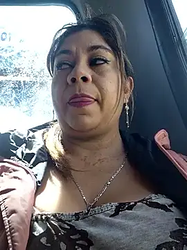 Snapshot of Laura-Hernandez chatting on 11/11/25, 03:23 Laura-Hernandez online show from 11/11/25, 03:23