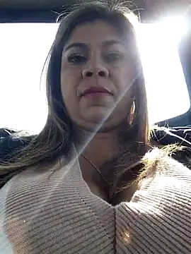 Snapshot of Laura-Hernandez chatting on 12/16/25, 02:22 Laura-Hernandez online show from 12/16/25, 02:22