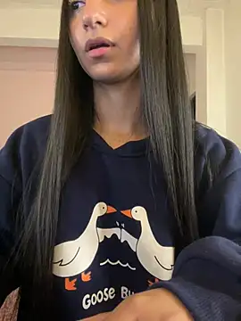 Snapshot of aly_golden_ chatting on 12/21/24, 10:50 aly golden online show from 12/21/24, 10:50