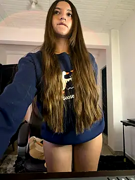 Snapshot of aly_golden_ chatting on 11/19/25, 06:24 aly golden online show from 11/19/25, 06:24