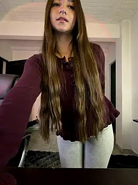 Snapshot of aly_golden_ chatting on 11/26/25, 05:41 aly golden online show from 11/26/25, 05:41