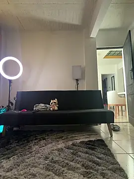 Snapshot of aly_golden_ chatting on 11/27/25, 11:23 aly golden online show from 11/27/25, 11:23