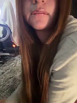 Snapshot of aly_golden_ chatting on 12/14/25, 07:36 aly golden online show from 12/14/25, 07:36