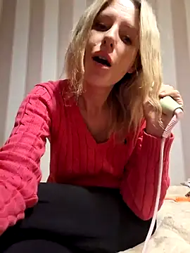 YourJuliena online show from 12/31/24, 02:58