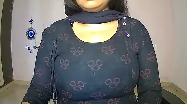 Swetaa  online show from 02/17/25, 04:09