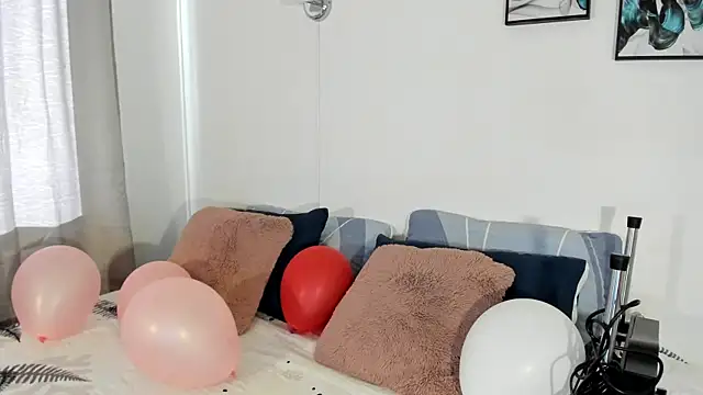 Maia W10 online show from 03/19/25, 12:34