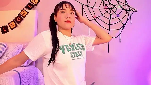 Maia W10 online show from 10/30/25, 12:39