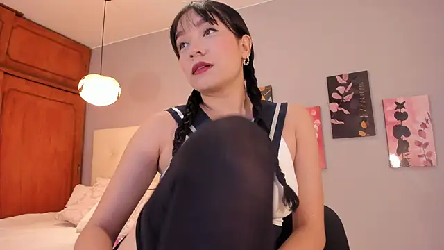 Snapshot of Maia_W10 chatting on 01/17/26, 12:21 Maia W10 online show from 01/17/26, 12:21