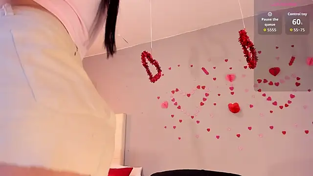 Snapshot of Maia_W10 chatting on 02/20/26, 12:16 Maia W10 online show from 02/20/26, 12:16