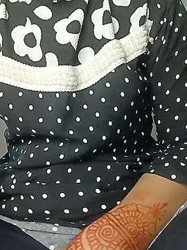 Snapshot of Nadia-2 chatting on 12/18/24, 07:08 Nadia-2 online show from 12/18/24, 07:08