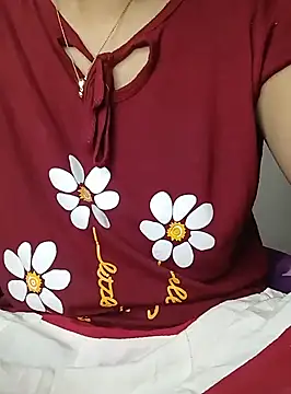 Snapshot of Nadia-2 chatting on 01/04/25, 10:27 Nadia-2 online show from 01/04/25, 10:27