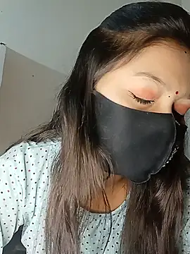 Snapshot of Nadia-2 chatting on 01/08/25, 12:05 Nadia-2 online show from 01/08/25, 12:05