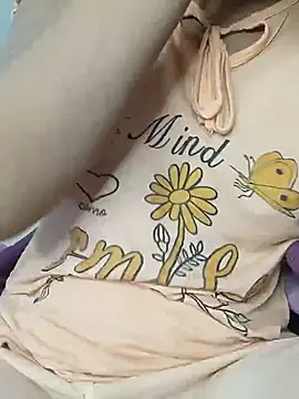 Snapshot of Nadia-2 chatting on 01/23/25, 10:22 Nadia-2 online show from 01/23/25, 10:22