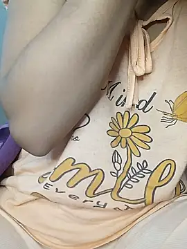 Snapshot of Nadia-2 chatting on 01/24/25, 09:47 Nadia-2 online show from 01/24/25, 09:47