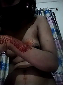 Snapshot of Nadia-2 chatting on 10/24/25, 09:33 Nadia-2 online show from 10/24/25, 09:33