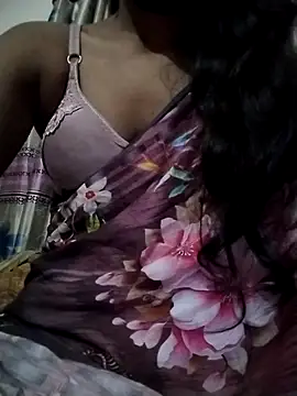 Snapshot of Nadia-2 chatting on 11/13/25, 10:52 Nadia-2 online show from 11/13/25, 10:52