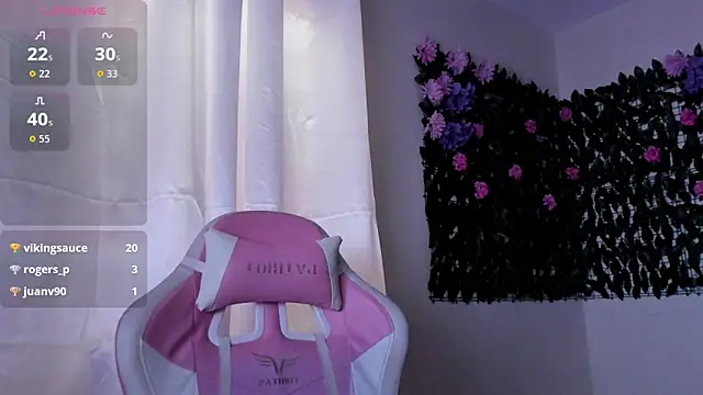 Snapshot of sweetieandjuicyy chatting on 11/29/25, 04:43 sweetieandjuicyy online show from 11/29/25, 04:43