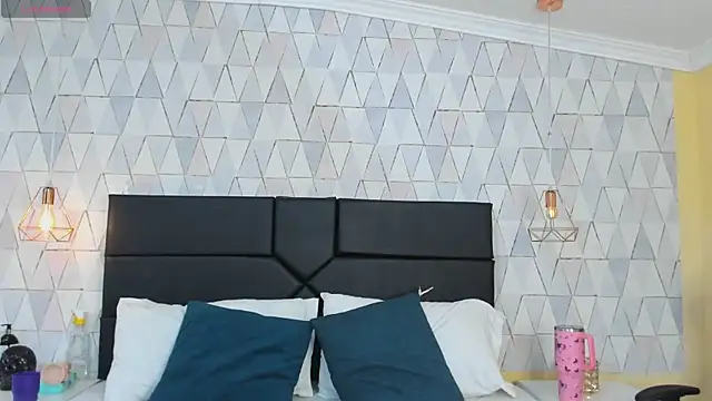 JustinePerry online show from 12/20/25, 03:46