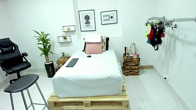 Snapshot of afrodita_martinez chatting on 01/08/25, 03:28 afrodita martinez online show from 01/08/25, 03:28