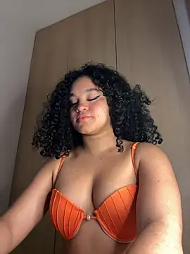 Lucy wilson5 online show from 12/26/24, 03:27