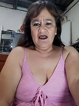 Snapshot of DirtyStefaniax chatting on 10/22/25, 06:18 DirtyStefaniax online show from 10/22/25, 06:18