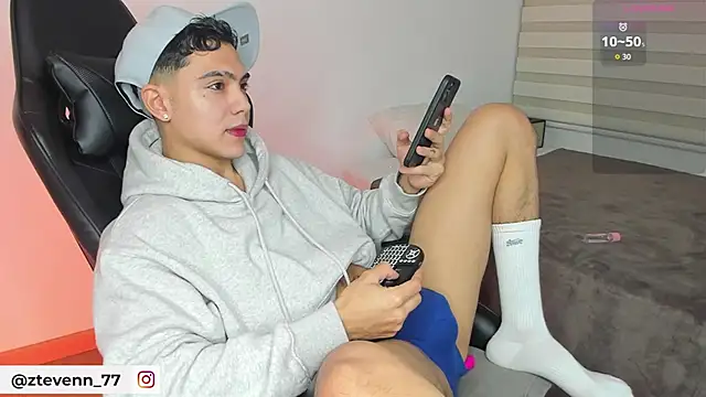 Snapshot of Stevenn_77 chatting on 10/06/25, 01:47 Stevenn 77 online show from 10/06/25, 01:47