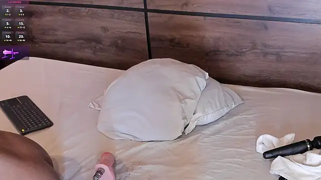 Snapshot of sashamonroe__ chatting on 02/17/26, 10:45 sashamonroe online show from 02/17/26, 10:45