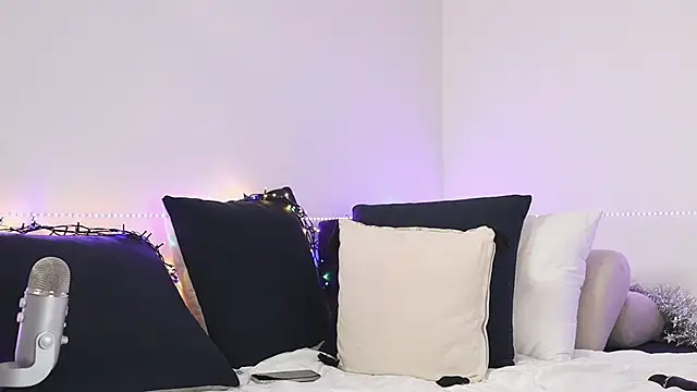 LikaBerry1 online show from 01/12/25, 09:29