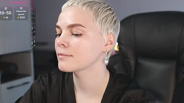 LikaBerry1 online show from 02/09/25, 10:54